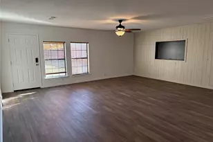 205 S Pkwy Dr, Alvarado, TX 76009 - Photo 7