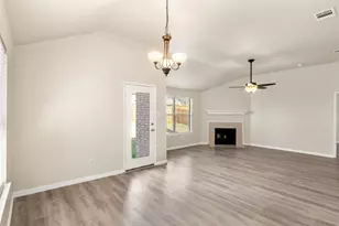 928 Wood Brook Dr, Grand Prairie, TX 75052 - Photo 9