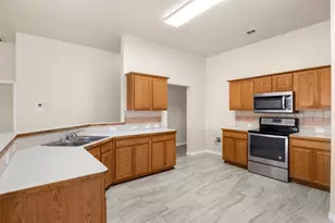 928 Wood Brook Dr, Grand Prairie, TX 75052 - Photo 13