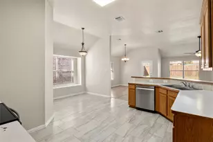 928 Wood Brook Dr, Grand Prairie, TX 75052 - Photo 15