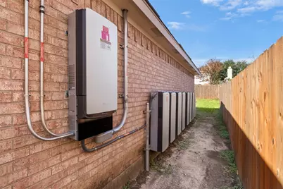 928 Wood Brook Drive, Grand Prairie, TX 75052 - Photo 35