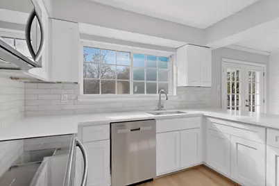 733 Woodcrest Drive, Grand Prairie, TX 75052 - Photo 11