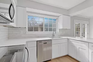 733 Woodcrest Dr, Grand Prairie, TX 75052 - Photo 11