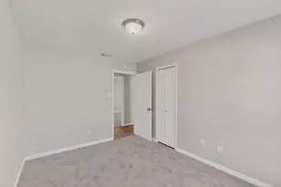 733 Woodcrest Dr, Grand Prairie, TX 75052 - Photo 27