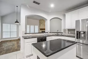 1640 Fence Post Dr, Fort Worth, TX 76052 - Photo 11