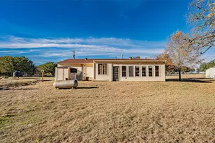 1005 Hickey Ct, Granbury, TX 76049 - Photo 9