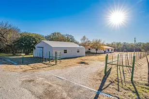 1005 Hickey Ct, Granbury, TX 76049 - Photo 3