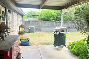 506 E Barton St, Granbury, TX 76048 - Photo 15