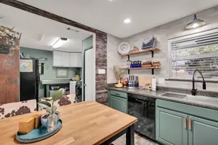 506 E Barton St, Granbury, TX 76048 - Photo 3