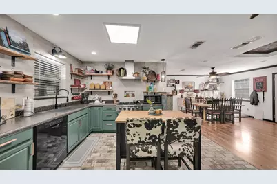 506 E Barton Street, Granbury, TX 76048 - Photo 17