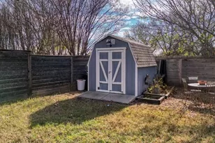 506 E Barton St, Granbury, TX 76048 - Photo 17