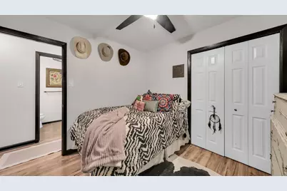 506 E Barton Street, Granbury, TX 76048 - Photo 25