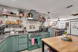 506 E Barton St, Granbury, TX 76048 - Photo 3