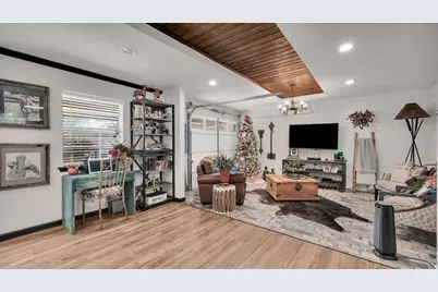 506 E Barton Street, Granbury, TX 76048 - Photo 11