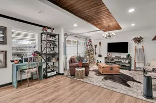 506 E Barton St, Granbury, TX 76048 - Photo 11