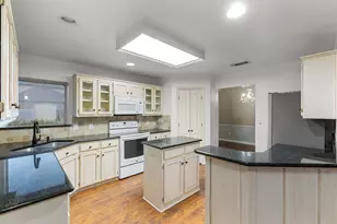 1418 Holley Creek Ln, Mansfield, TX 76063 - Photo 9