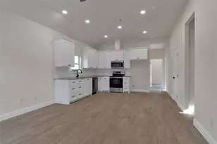 815 SW 28th St, Mineral Wells, TX 76067 - Photo 7