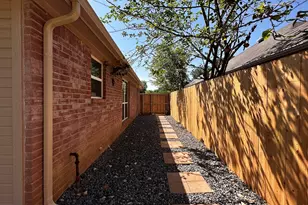 2143 Gilford St, Dallas, TX 75235 - Photo 37