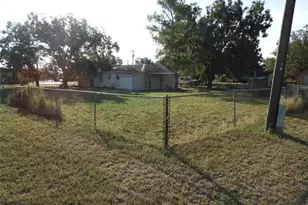 208 Reeves St, Winters, TX 79567 - Photo 5