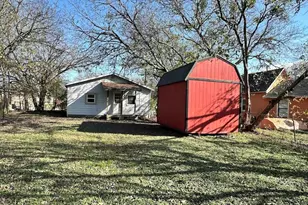 311 Elmo St, Cleburne, TX 76031 - Photo 3