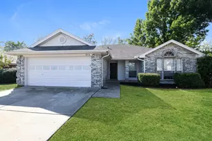 914 Pierce Arrow Dr, Arlington, TX 76001 - Photo 1