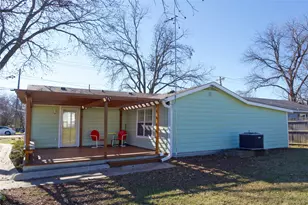 201 Water St, Whitesboro, TX 76273 - Photo 7