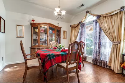 2823 Traildust Drive, Dallas, TX 75237 - Photo 3