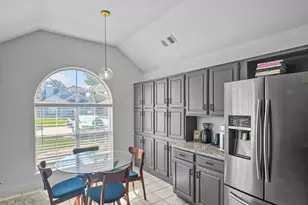 909 Plantation Dr, Lewisville, TX 75067 - Photo 9