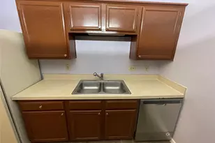 2105 Count Fleet Dr, Arlington, TX 76011 - Photo 11