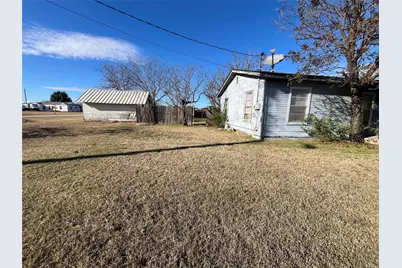 210 Colorado W, Millsap, TX 76066 - Photo 15