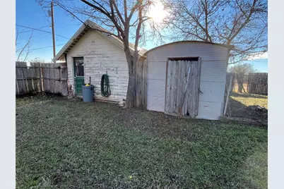 210 Colorado W, Millsap, TX 76066 - Photo 19