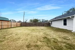 212 N 4th St, Sanger, TX 76266 - Photo 15