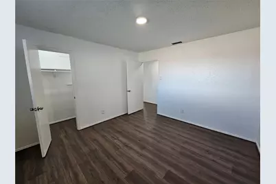 2400 Meadow Creek Drive, Carrollton, TX 75006 - Photo 27