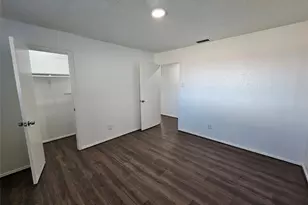 2400 Meadow Creek Dr, Carrollton, TX 75006 - Photo 27