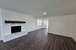 2400 Meadow Creek Dr, Carrollton, TX 75006 - Photo 5