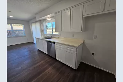 2400 Meadow Creek Drive, Carrollton, TX 75006 - Photo 11