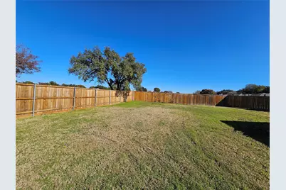2400 Meadow Creek Drive, Carrollton, TX 75006 - Photo 33