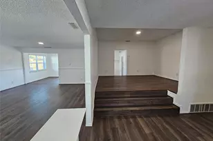 2400 Meadow Creek Dr, Carrollton, TX 75006 - Photo 3