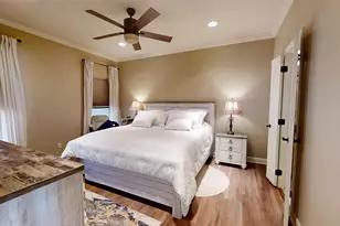 401 E Pearl St, Granbury, TX 76048 - Photo 21