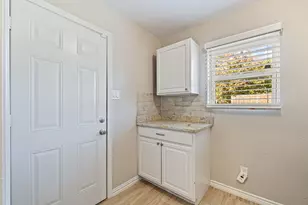 8605 Grumman Dr, Dallas, TX 75228 - Photo 27