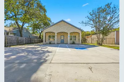 529 Austin Street, Grand Prairie, TX 75051 - Photo 1