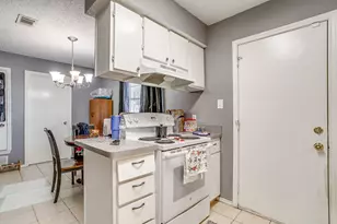 820 Ash St, Burleson, TX 76028 - Photo 3