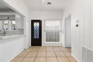 1325 Clover Ln, Fort Worth, TX 76107 - Photo 15