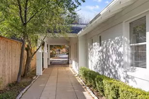 1325 Clover Ln, Fort Worth, TX 76107 - Photo 29