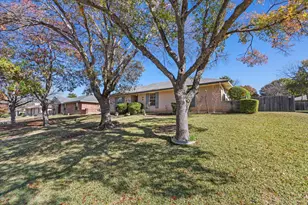 416 Newcastle Dr, DeSoto, TX 75115 - Photo 35