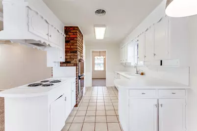 6809 Yolanda Drive, Fort Worth, TX 76112 - Photo 11