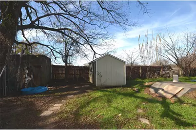 146 W Baggett Avenue, Poolville, TX 76487 - Photo 17