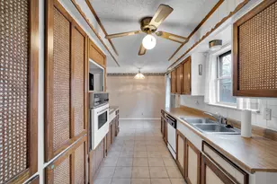 1320 Apache St, Arlington, TX 76012 - Photo 9