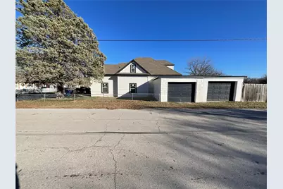 207 College Street, Chico, TX 76431 - Photo 3