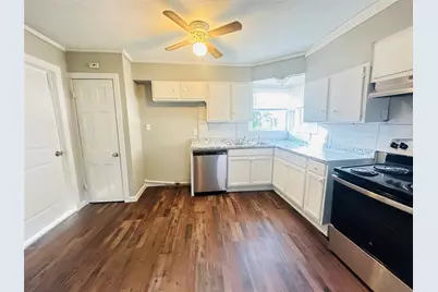 821 W Church Street, Grand Prairie, TX 75050 - Photo 11